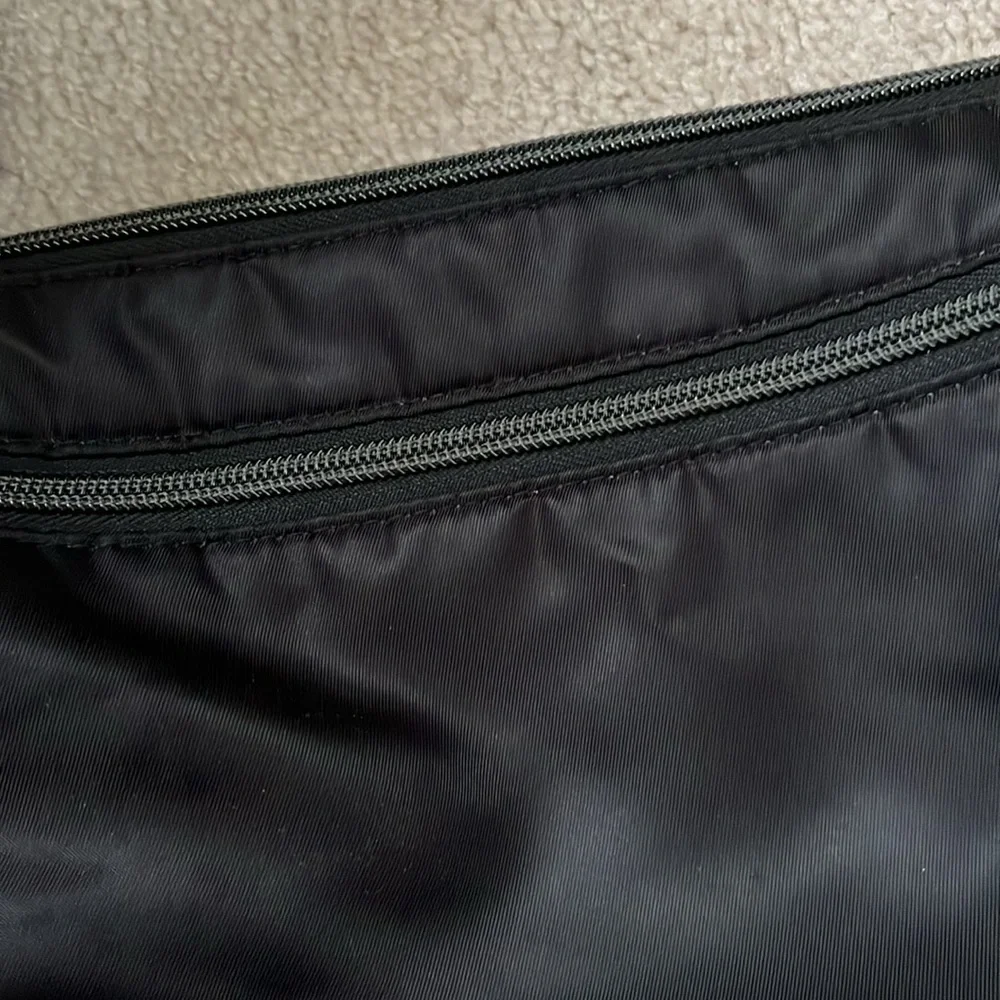 Lug, black quilted back with interchangeable crossbody straps - Picture 4 of 8